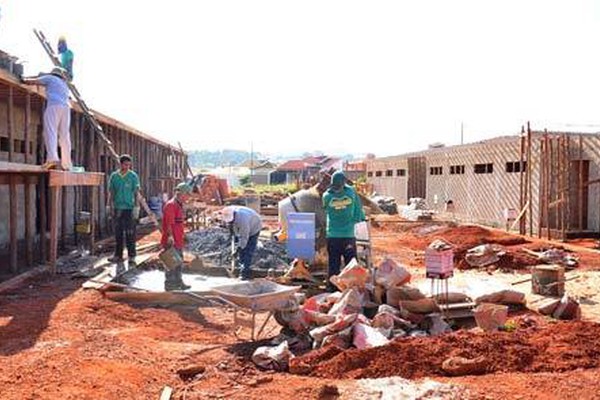 Empreiteira cumpre cronograma e obras da creche no Jardim Peluzzo chegam à cobertura