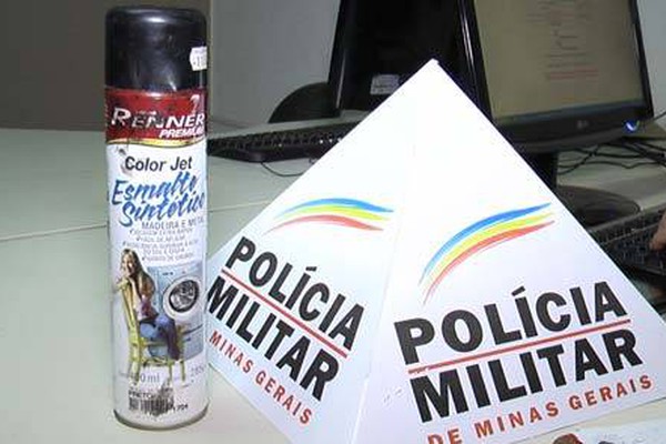 Adolescente é flagrado pela Polícia Militar pichando residências no centro da cidade