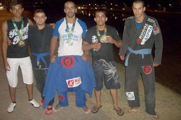 Patenses fazem bonito em campeonato de jiu jitsu na capital do estado