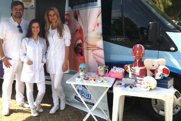 Alunos de Odontologia da FPM participam de evento em colégio de Patrocínio