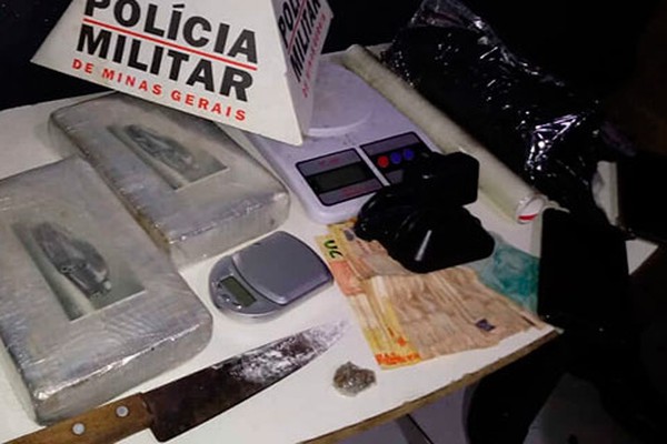 PM suspeita de motorista no centro, faz abordagem e apreende mais de 2kg de cocaína