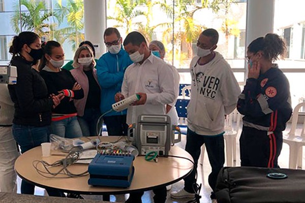 Profissionais passam por treinamento para atuar no Hospital de Campanha em Patos de Minas