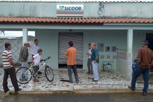 Outra vez assaltantes arrombam banco do Areado, mas fogem sem abrir cofre