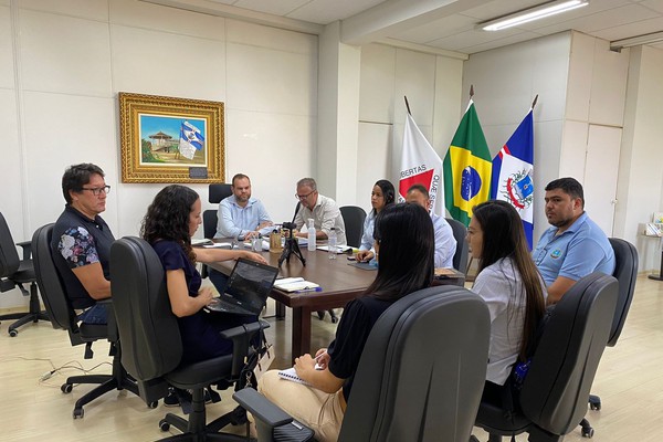 Reunião busca definir plano para troca de luminárias comuns pelas de LED em Patos de Minas