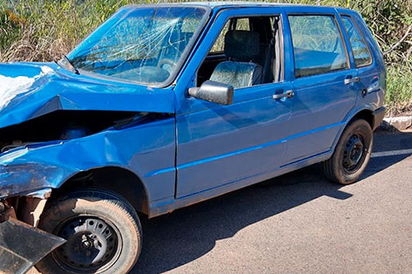 Motoristas ficam feridos na MG 060 após engavetamento com condutor embriagado e sem CNH