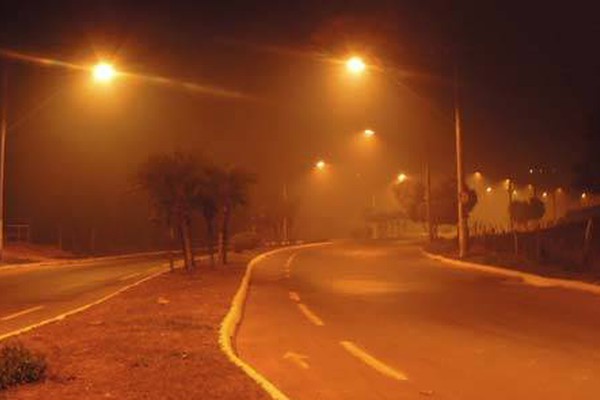  Fumaça do lixão pega o fluxo da avenida Padre Almir e chega ao centro da cidade