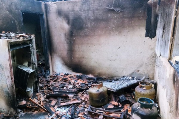 Produtor que teve casa incendiada vive com medo e dorme na casa de amigos por causa de ameaças