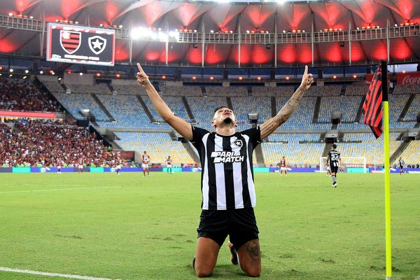 Botafogo volta a liderar o Campeonato Brasileiro após quase dez anos