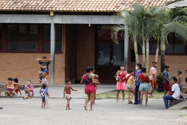 Governo instala antenas para prover internet na terra Yanomami