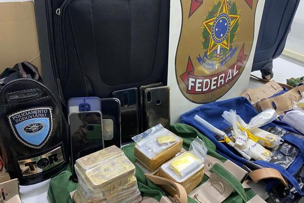 Polícia Federal aprende 77 kg de ouro em avião particular