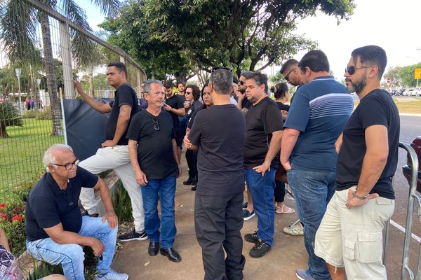 Servidores públicos do estado fazem protesto contra Governador Romeu Zema em Patos de Minas