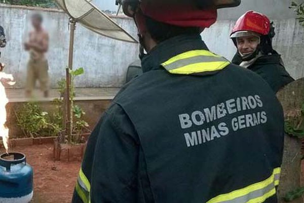 Morador testa vazamento de botijão com fogo e por pouco não provoca uma tragédia