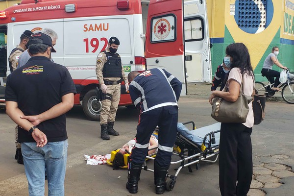 Condutora de patinete fica gravemente ferida ao ser atingida por carro no bairro Lagoa Grande