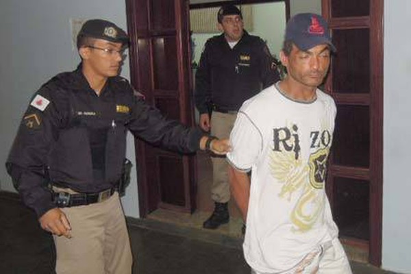 PM de São Gotardo prende homem na zona boêmia com diversas pedras de crack