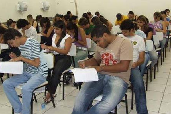 Estudantes de toda a região fazem o vestibular da FPM neste domingo