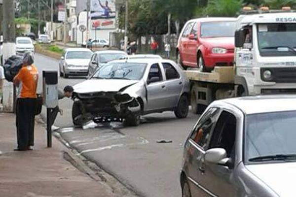 Jovem com sintoma de embriaguez bate na Major Gote após sair de festa