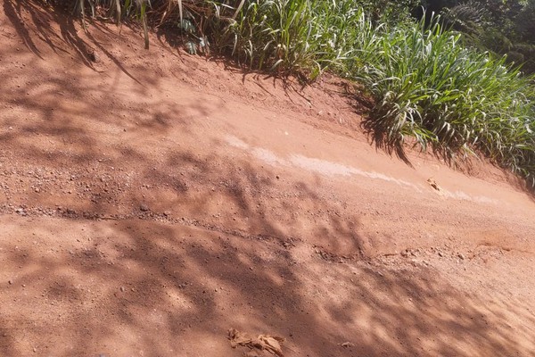 Moradores cobram início de asfaltamento da estrada de Alagoas e convocam para manifestação