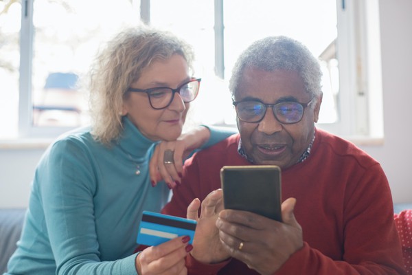 Cresce o número de pessoas acima dos 50 anos comprando online