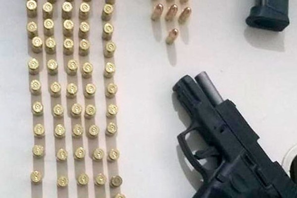 Homem de 43 anos é preso com pistola 9mm em ação da Polícia Civil contra violência doméstica