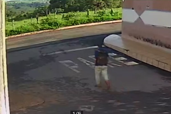 Imagens mostram homem desaparecido entrando na mata; Corpo de Bombeiros faz buscas