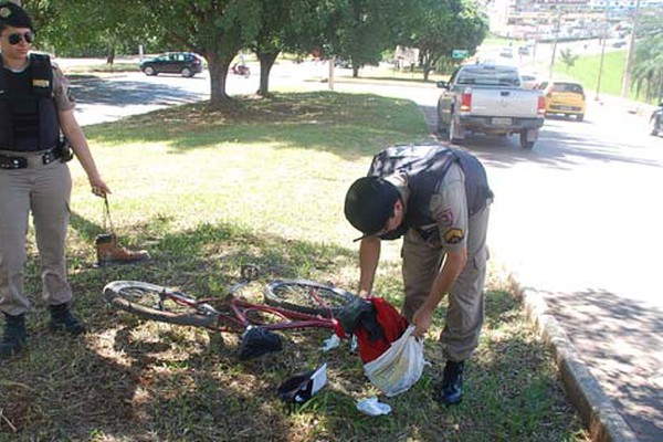 Ciclista fica ferido ao ser atropelado por caminhonete em cruzamento da avenida JK