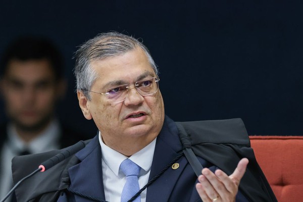 Dino manda PF investigar emendas parlamentares que somam R$ 694 mi