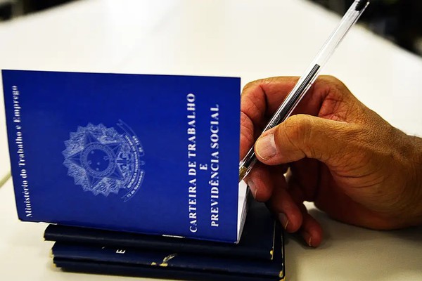 Desemprego recua para 5,6%, a menor taxa desde 2012, mostra IBGE