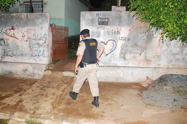 Adolescente de 14 anos atira contra o próprio pai  na rua Duque de Caxias e foge