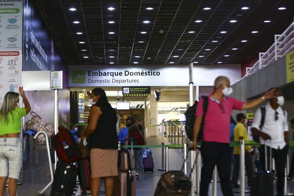 Páscoa movimenta aeroportos e terminais rodoviários