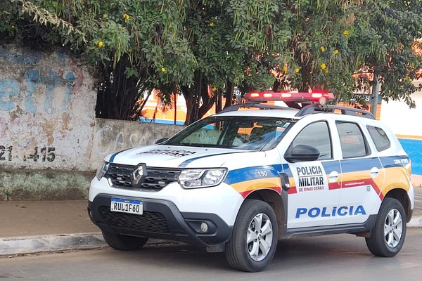 Gestante é ferida a golpes de faca em residência invadida por moradores de rua em Patos de Minas