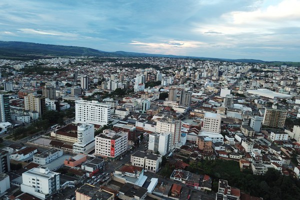 Patos de Minas fecha o primeiro semestre de 2025 com 1.265 novas vagas de emprego