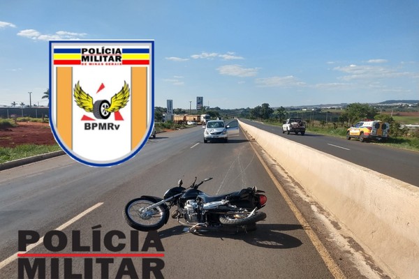 Motociclista fica ferido ao ser atingido por carro quando saía de posto na BR 352, em Patos de Minas