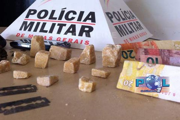 Após denúncia anônima, militares apreendem grande quantidade de crack e maconha em Patrocínio