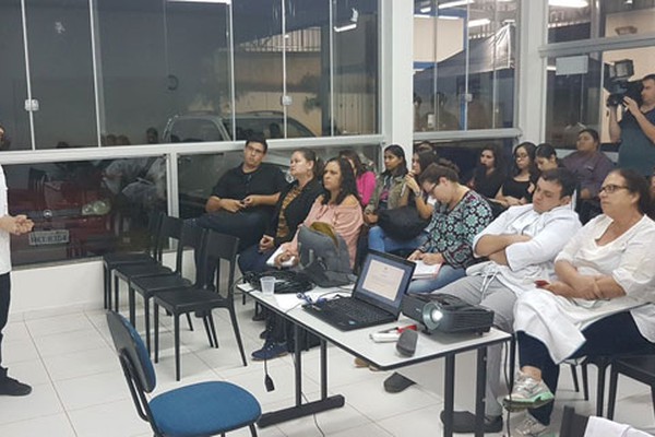 Chefe de restaurante de Alex Atala faz palestra para estudantes de Gastronomia da FPM