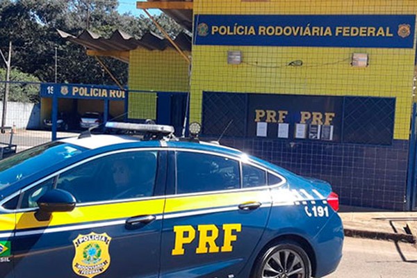 PRF prende três ao abordar caminhão e verificar sinais adulterados e documento falso