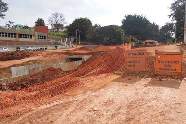 Greve de funcionários põe em dúvida a conclusão das obras da avenida Ivan Borges