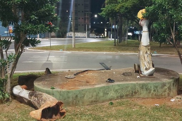 Homem é preso após destruir monumento dos Dois Patos em homenagem a Patos de Minas