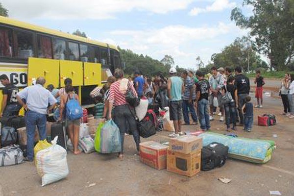 Ônibus clandestino é apreendido e 48 pessoas ficam às margens da MG354