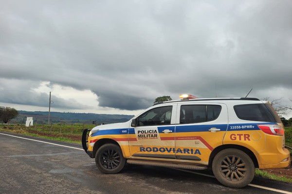 Polícia Militar Rodoviária alerta motoristas a redobrarem os cuidados no período chuvoso