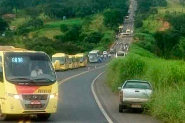 BR 365 segue interditada e Polícia Rodoviária alerta para o aumento de tráfego na BR 354