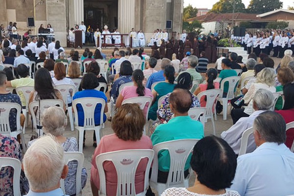 Comemoração do Dia de Santo Antônio tem missa, procissão e distribuição de 5 mil pães