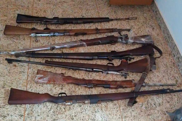 PM encontra 7 fuzis e pode apreender mais armas em Carmo do Paranaíba