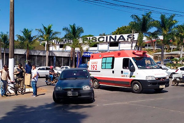 Ciclista tem suspeita de fratura em acidente com carro na Av. Jk com a Av. Fátima Porto