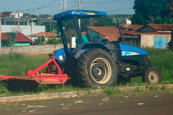 Trator da Usina de Reciclagem de Presidente Olegário é furtado durante o final de semana