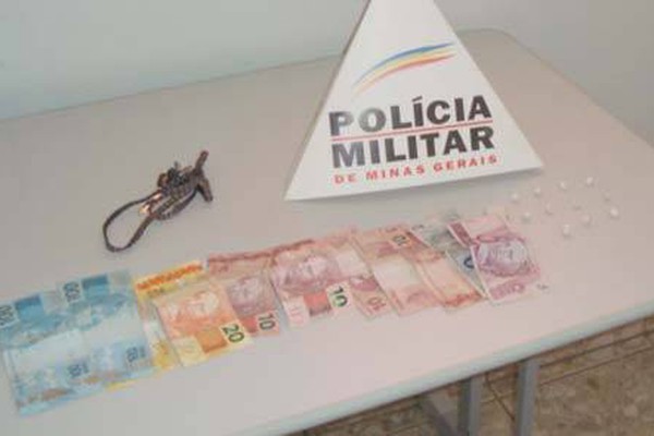 Homem é preso em Lagoa Grande logo após negociar crack com usuário