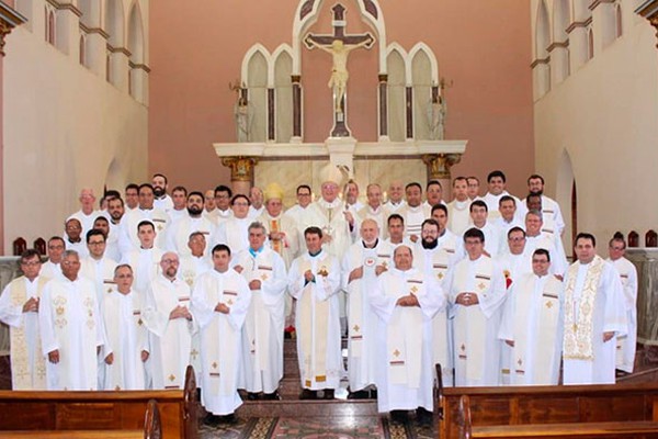 Bispo Dom Claudio Sturm é homenageado pelo seu aniversário sacerdotal e episcopal