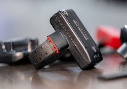 Homem monitorado por tornozeleira eletrônica é preso por furto de celulares em Patos de Minas