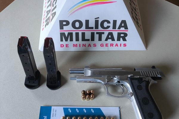 Homem de 58 anos ameaça a companheira de 24 anos e acaba preso com pistola carregada