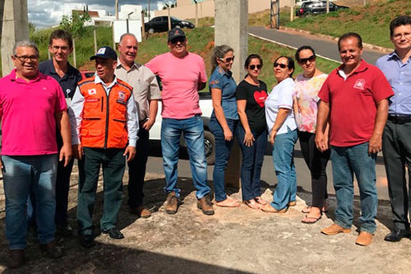 Elevatória da Copasa é vistoriada em investigação de mau cheiro que incomoda moradores