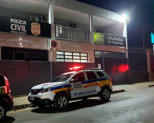 Homem apresenta identidade com foto colada em cima da outra foto e acaba preso na BR 352